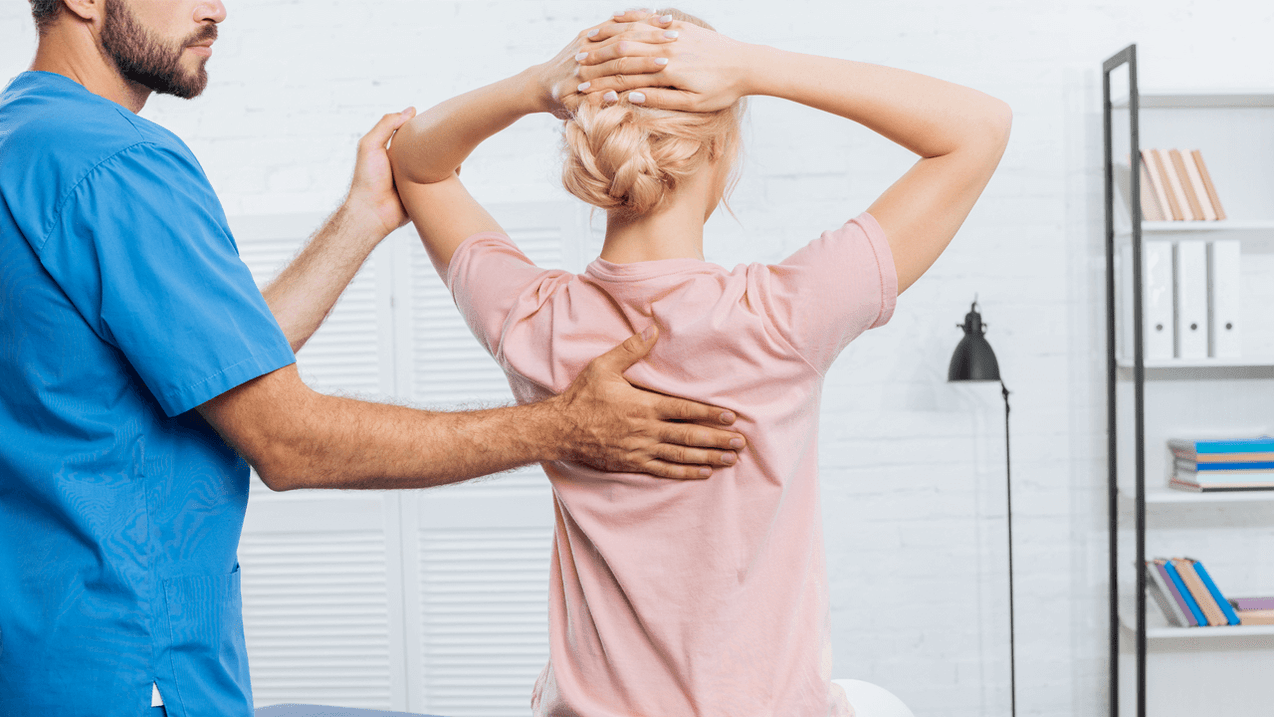 The girl appealed to the doctor with the complaints of back pain